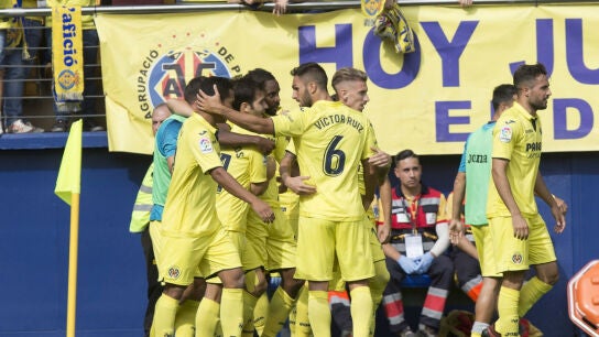 Los jugadores del Villarreal celebran un gol