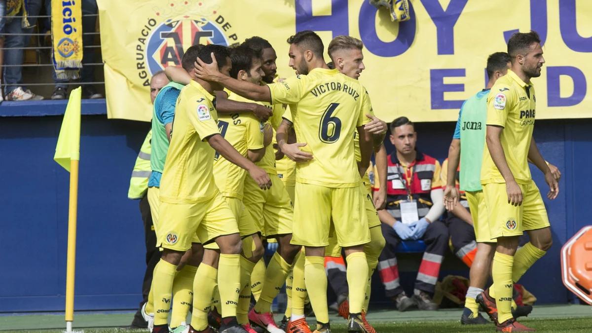 Los jugadores del Villarreal celebran un gol