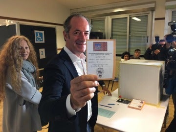 El presidente de la región italiana de Veneto, Luca Zaia, durante la votación del referéndum El presidente de la región italiana de Veneto, Luca Zaia, durante la votación del referéndum