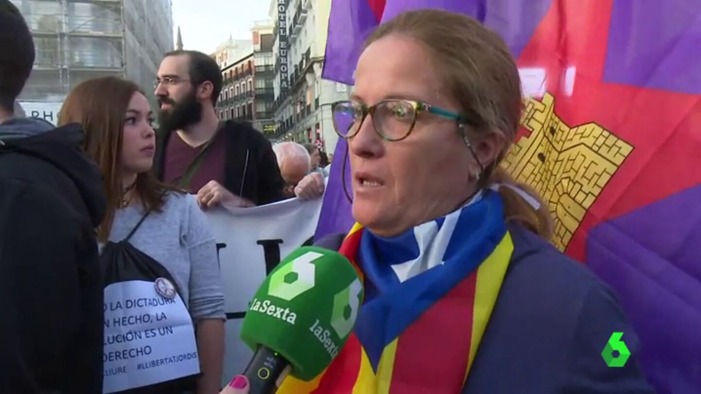 Manifestante contra el art&iacute;culo 155