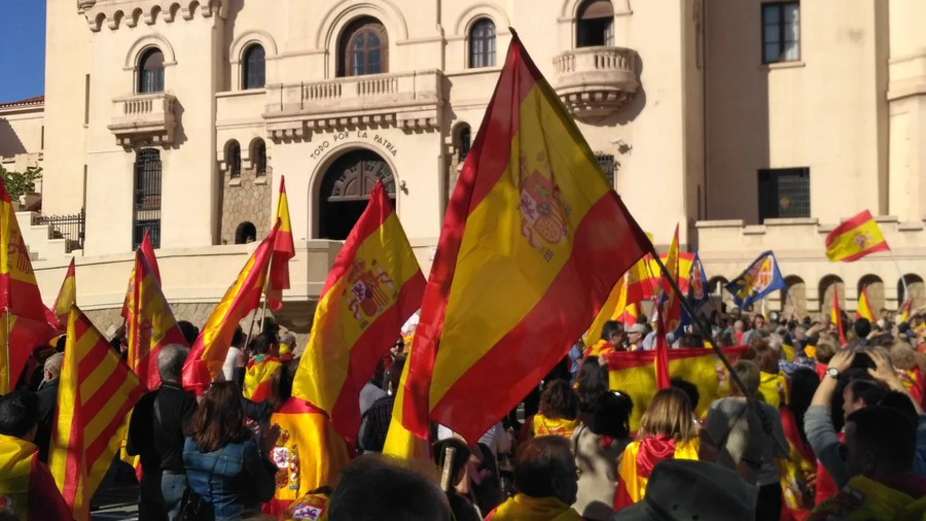 Concentración en Barcelona para apoyar a las fuerzas de seguridad del Estado