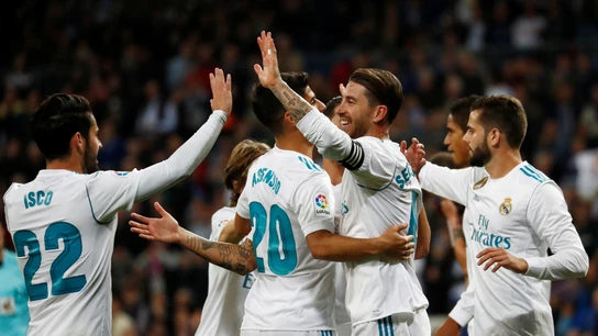 Los jugadores del Real Madrid celebran un gol del equipo blanco Los jugadores del Real Madrid celebran un gol del equipo blanco