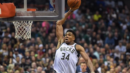 Antetokounmpo machaca el aro Antetokounmpo machaca el aro