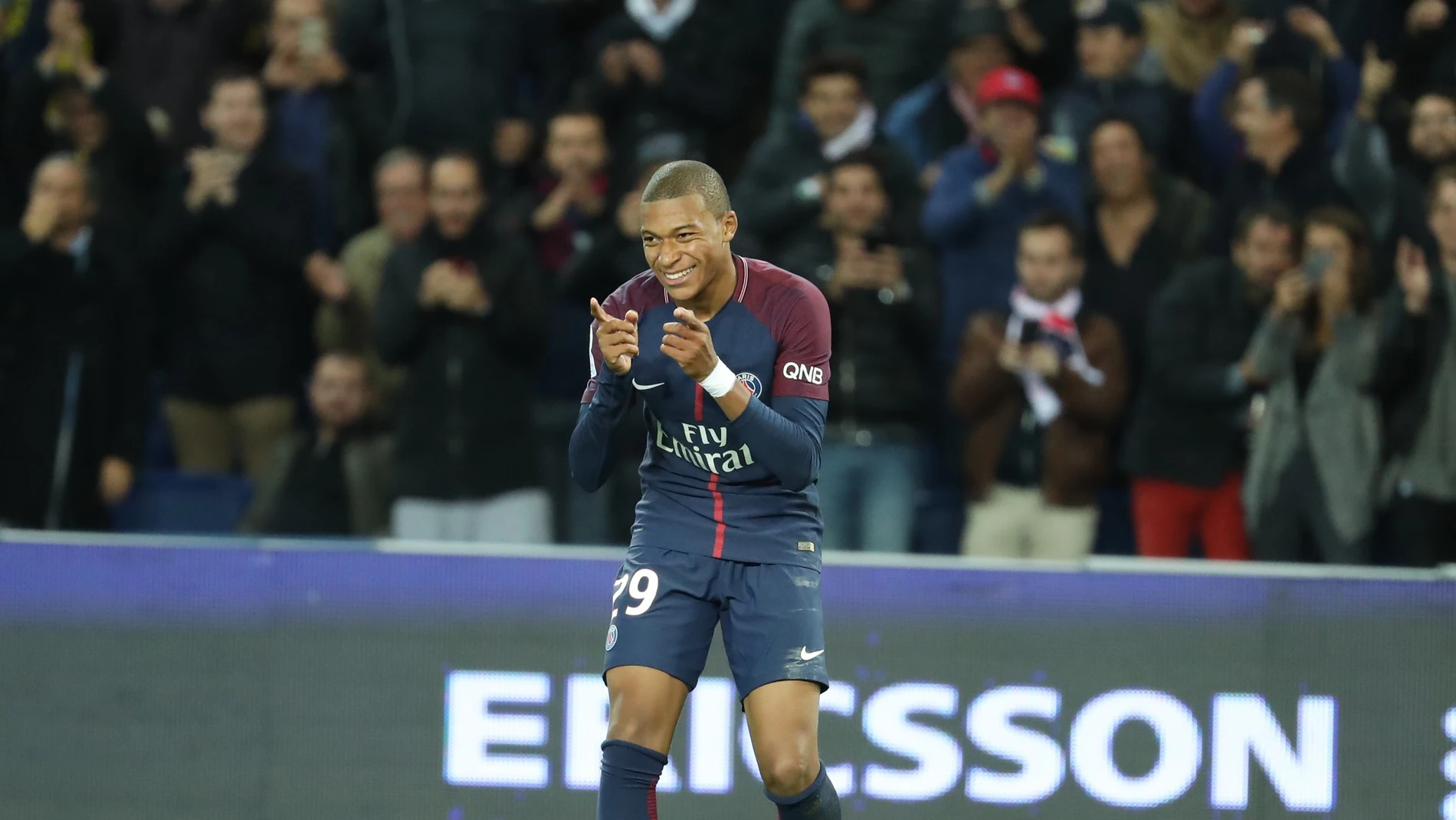 Mbappé celebra un gol con el PSG