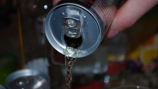 Las bebidas energéticas pueden dar muchos problemas. Abusar de ellas, un riesgo.