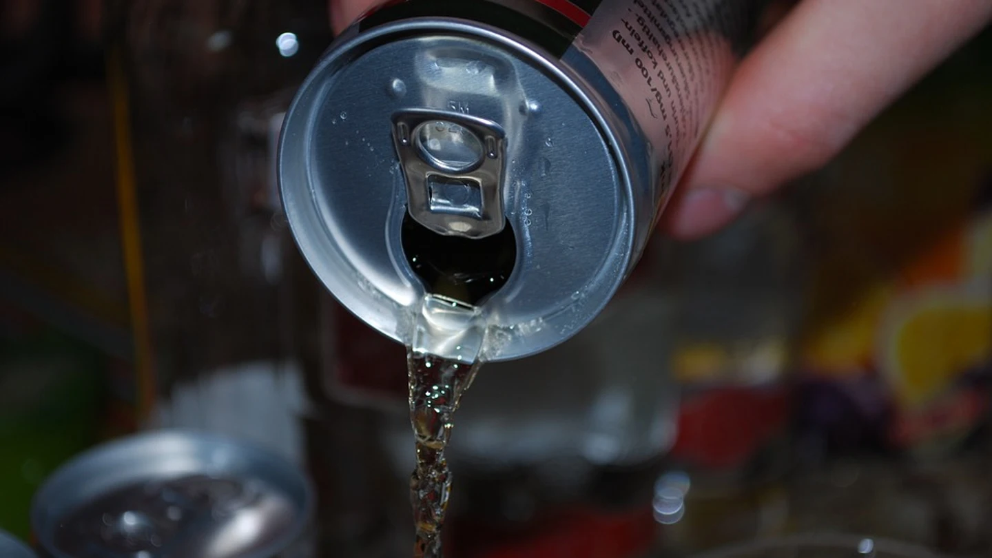 Las bebidas energéticas pueden dar muchos problemas. Abusar de ellas, un riesgo.