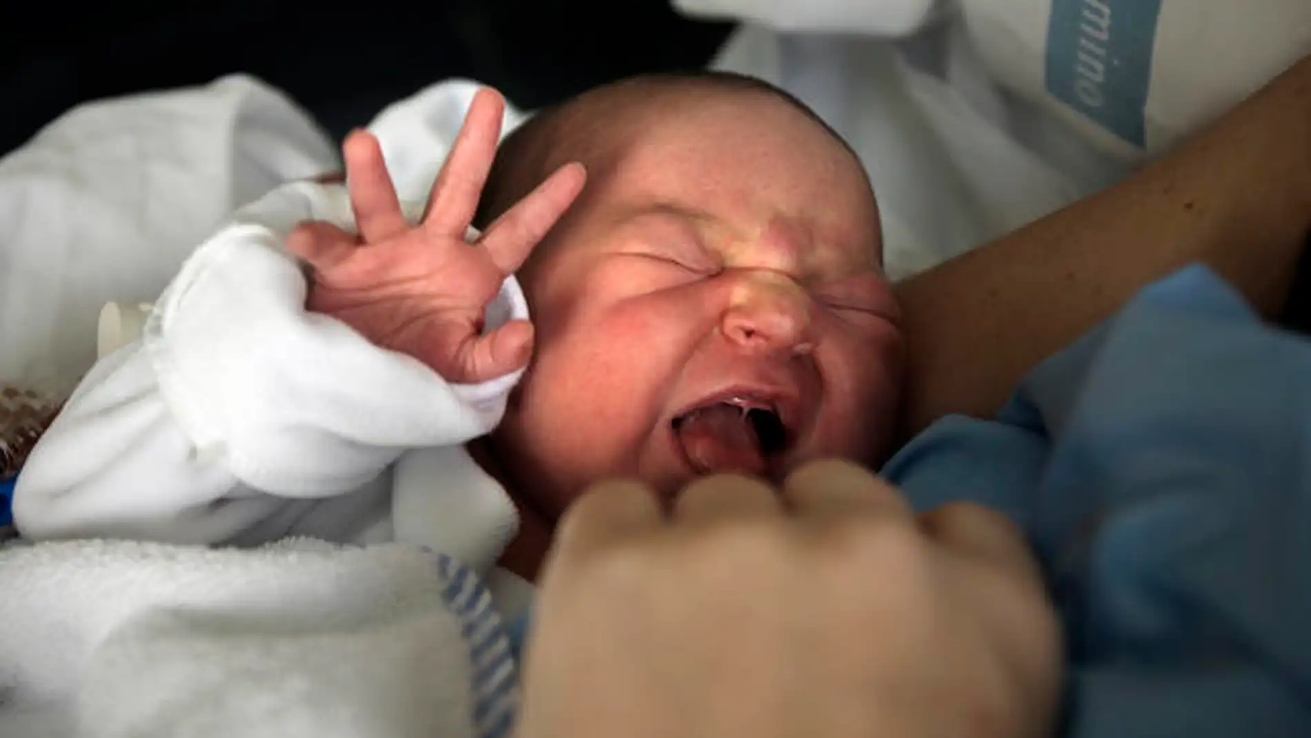 Como responden las madres al llanto de los bebes