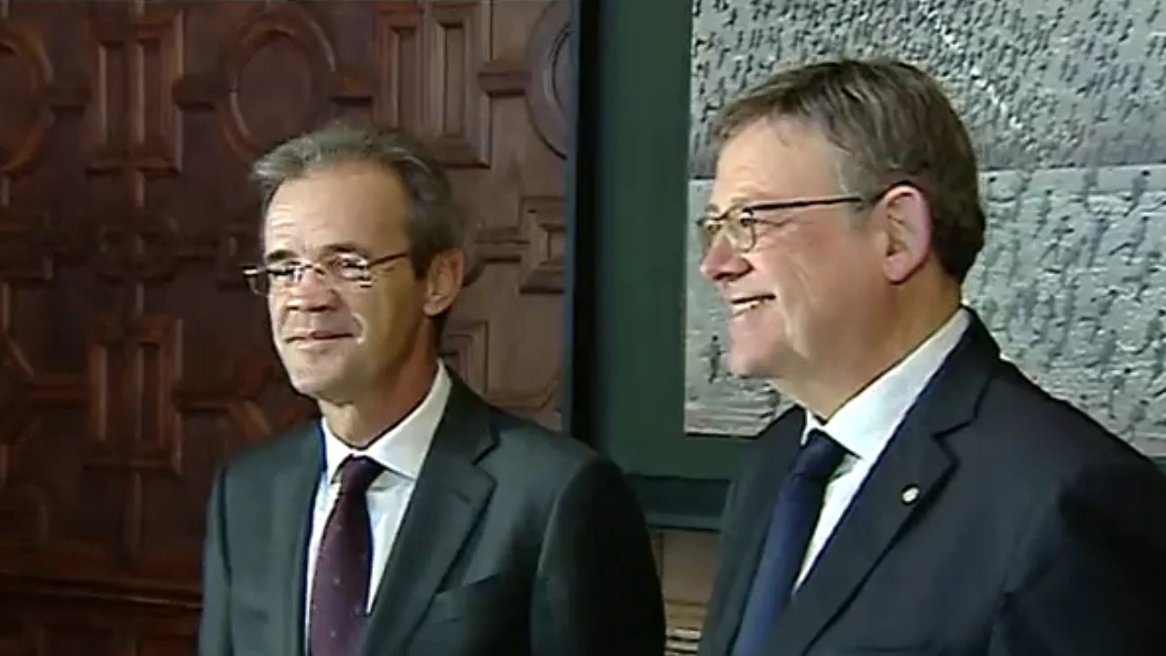 Ximo Puig y Jordi Gual en la primera reunión de CaixaBank desde su cambio de sede social