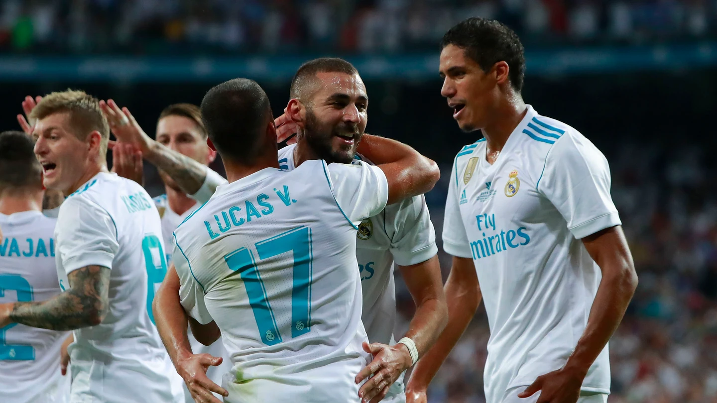 Varane celebra un gol junto a sus compañeros del Real Madrid Varane celebra un gol junto a sus compañeros del Real Madrid