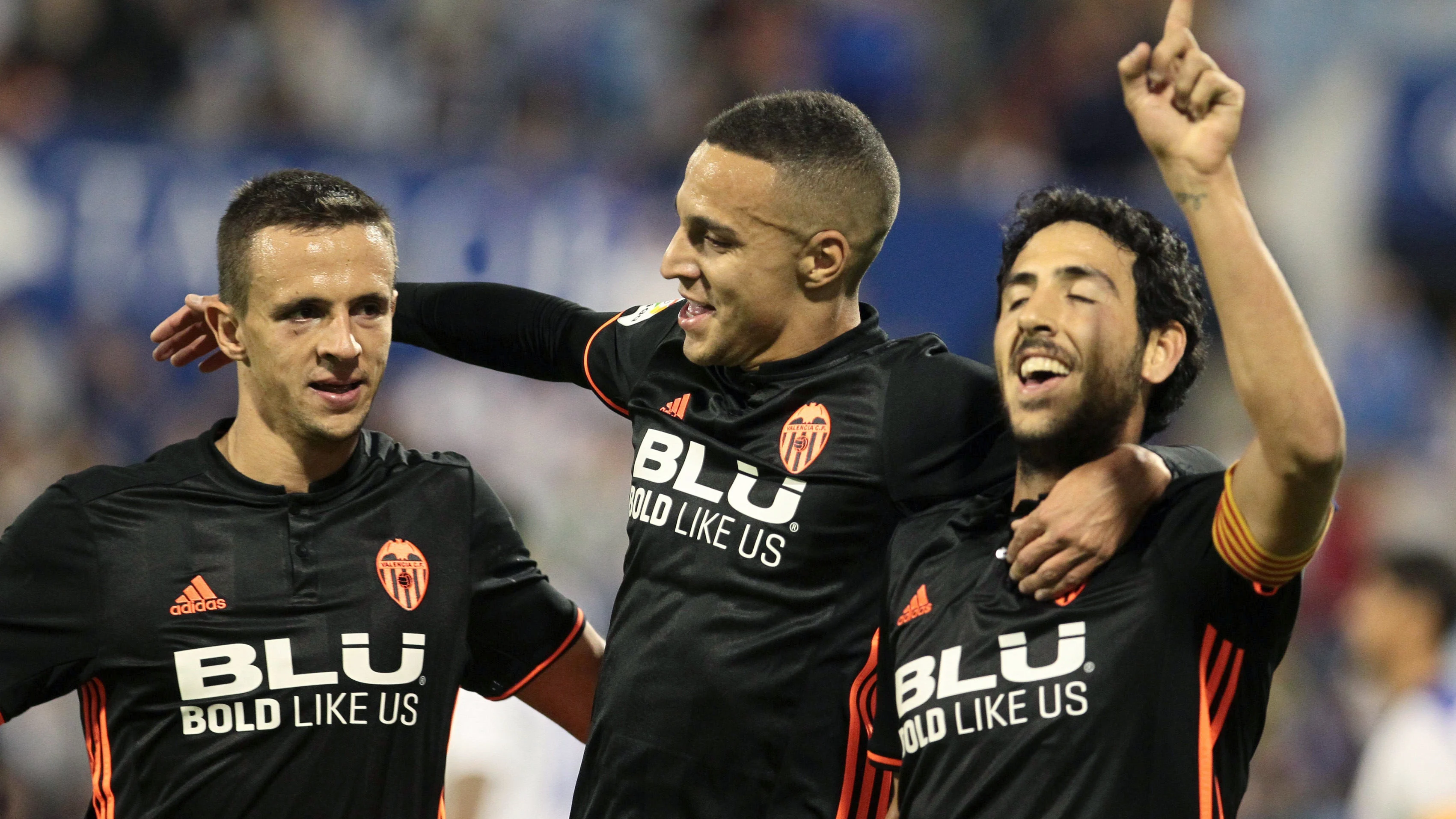 Los jugadores del Valencia celebran un gol del equipo che