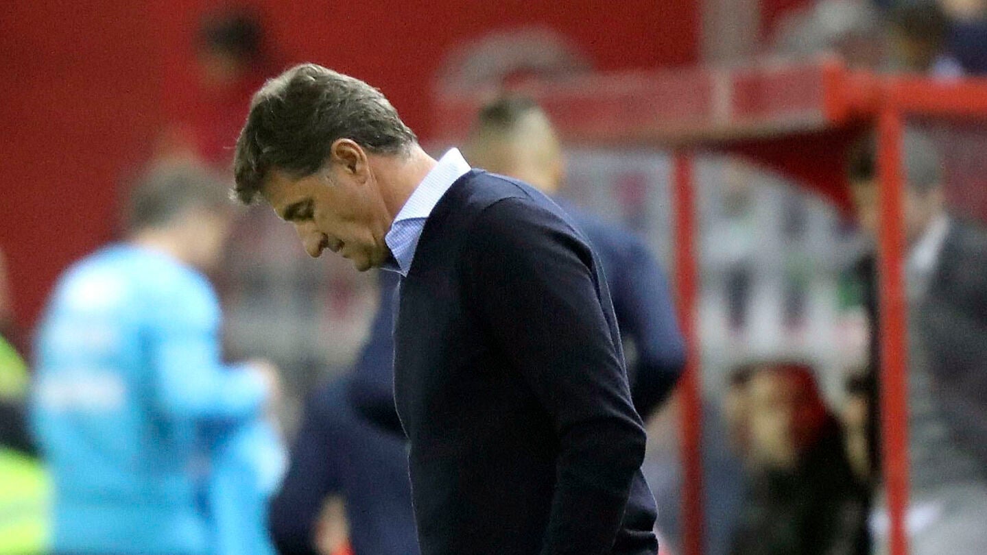 M&iacute;chel, cabizbajo tras la derrota del M&aacute;laga