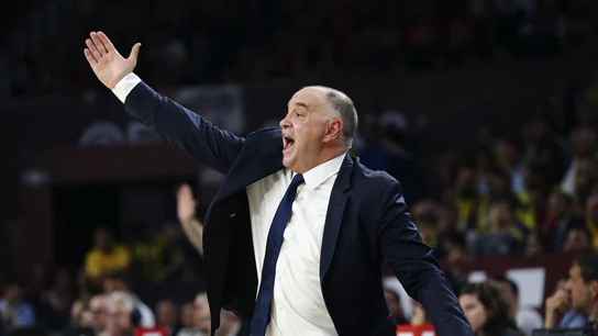 Pablo Laso da indicaciones durante un partido del Real Madrid Pablo Laso da indicaciones durante un partido del Real Madrid