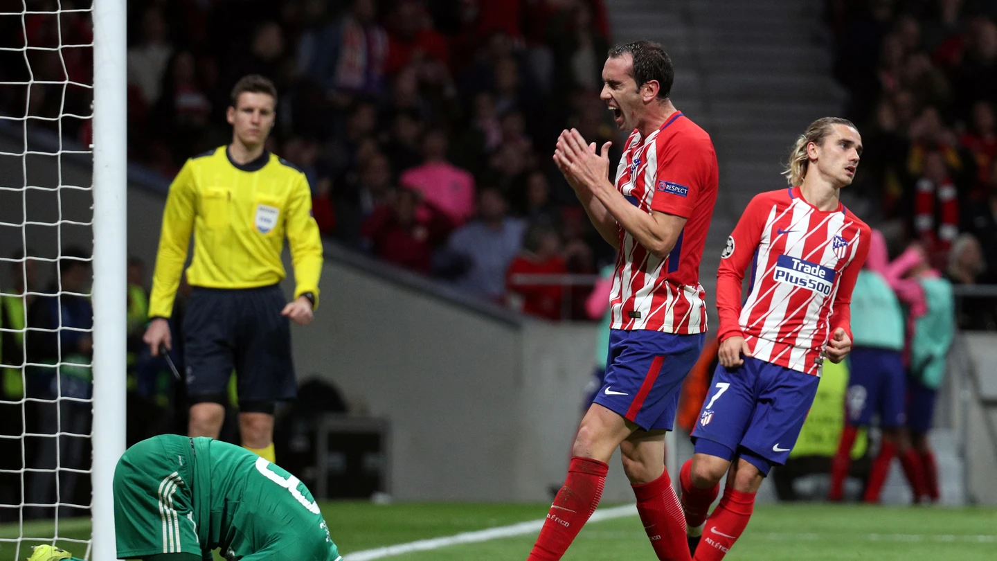 Godín y Griezmann lamentan una ocasión fallada Godín y Griezmann lamentan una ocasión fallada