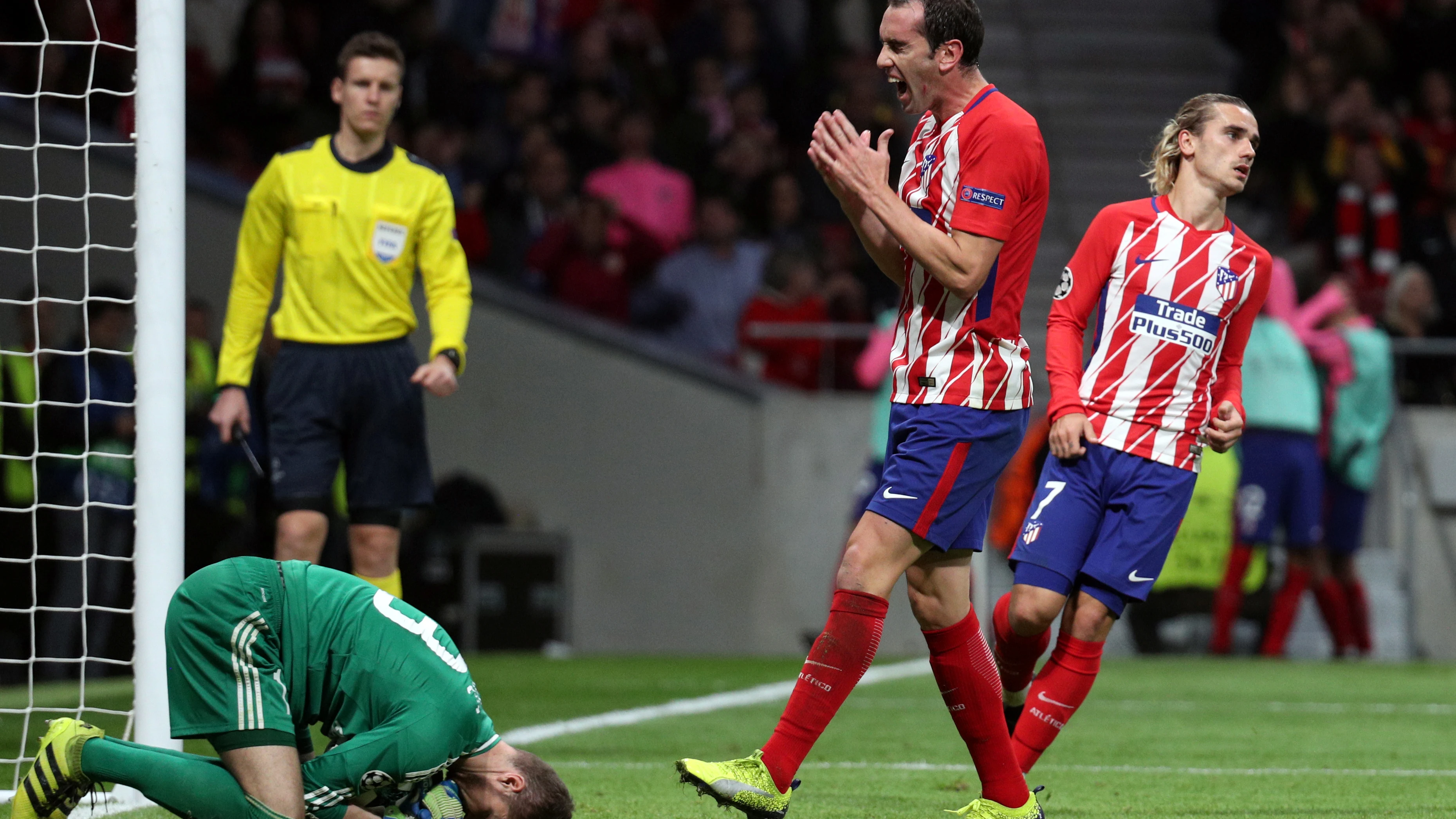 Godín y Griezmann lamentan una ocasión fallada