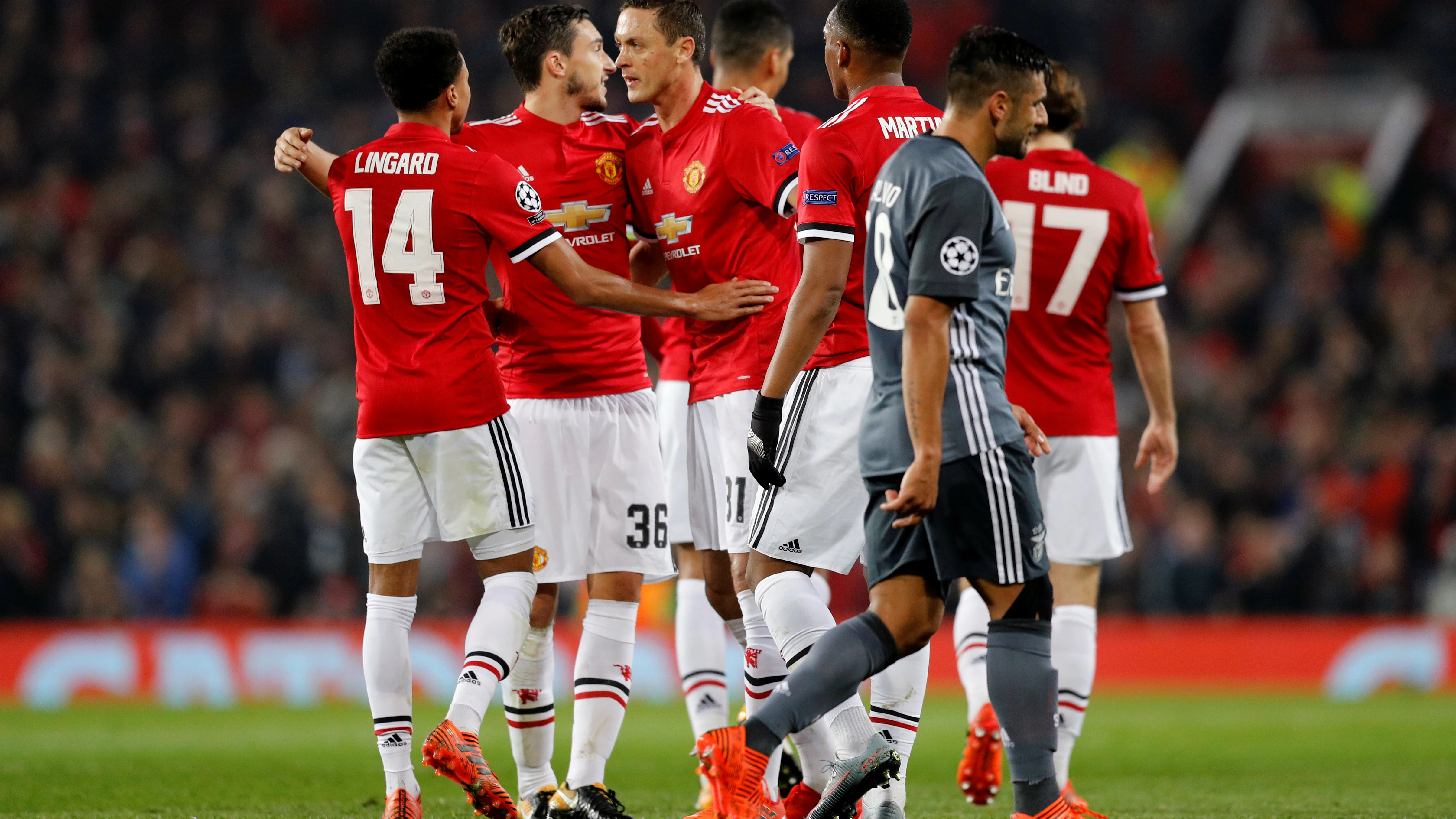 Los jugadores del Manchester United celebran el primer gol contra el Benfica