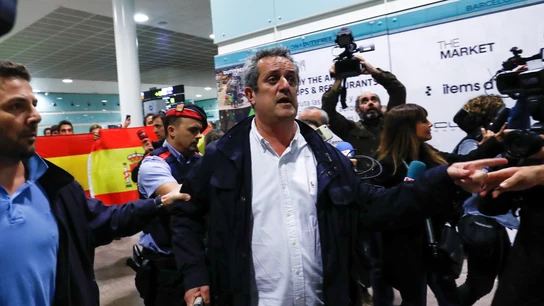 Joaquim Forn a su llegada al Aeropuerto de El Prat Joaquim Forn a su llegada al Aeropuerto de El Prat