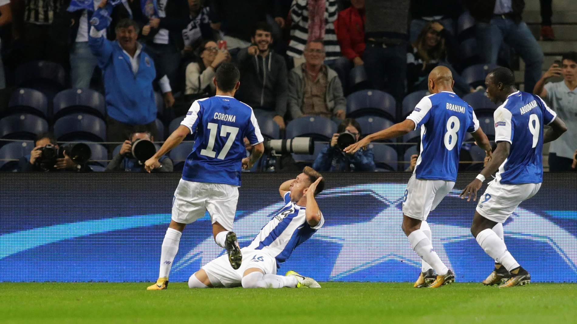 Hector Herrera celebra su gol contra el Leipzig