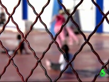 Menores jugando en el recreo Menores jugando en el recreo