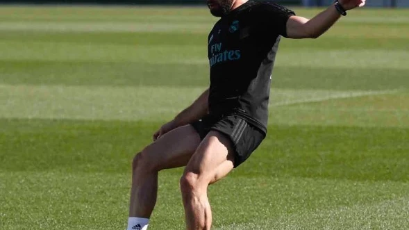 Carvajal toca balón en Valdebebas