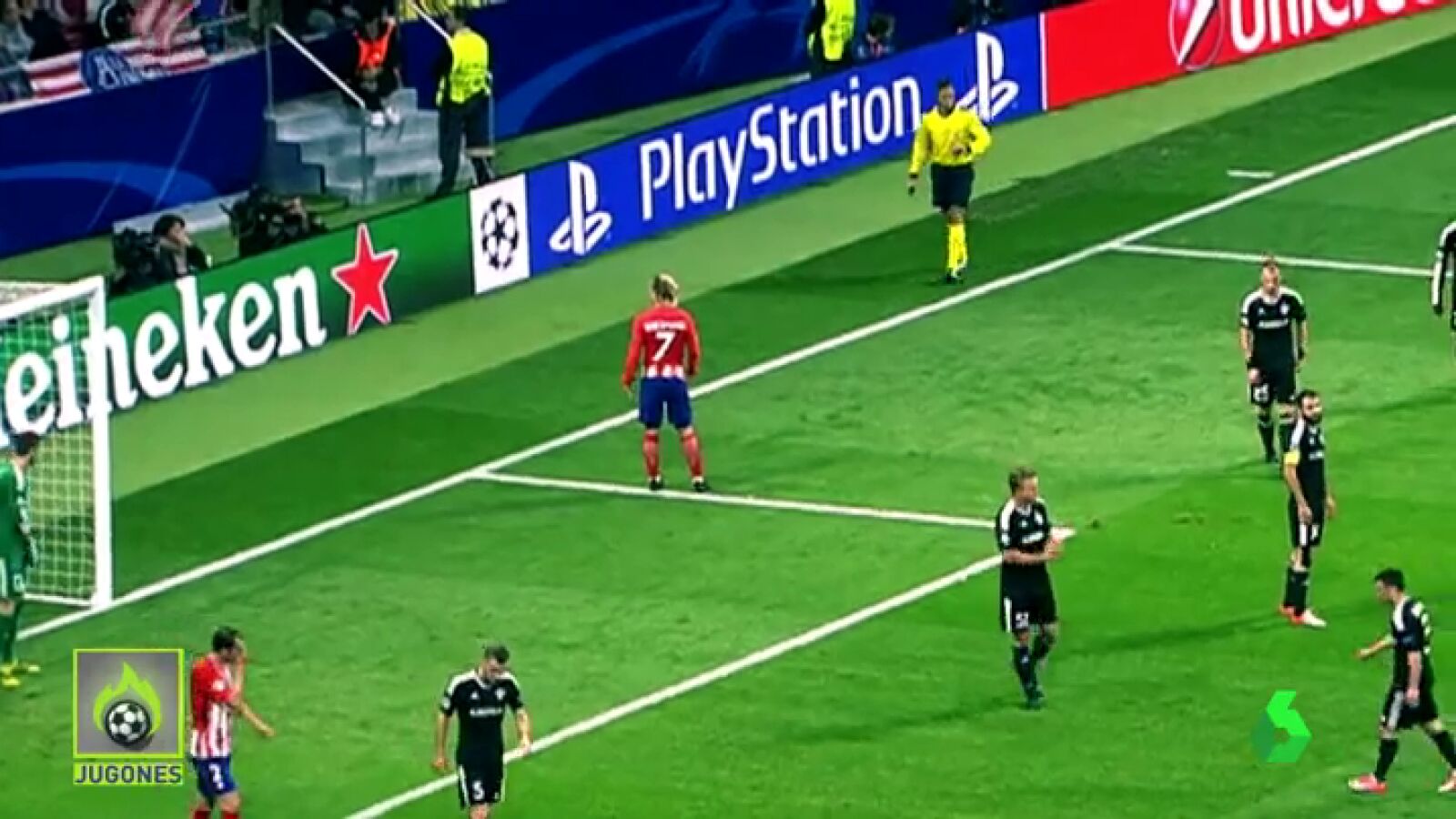 Antoine Griezmann se encara con la grada del Wanda tras los pitos a Gameiro