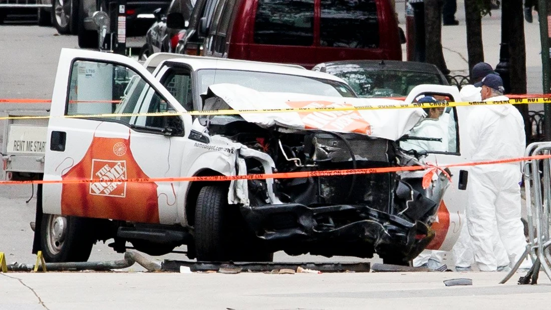 Coche destrozado del autor del atentado de Nueva York