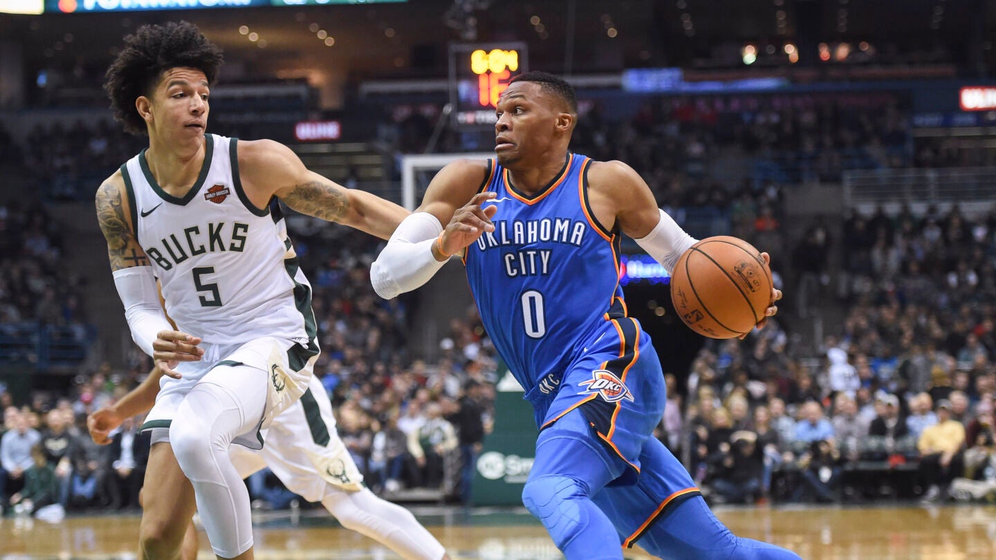 Russell Westbrook, en acci&oacute;n ante los Bucks
