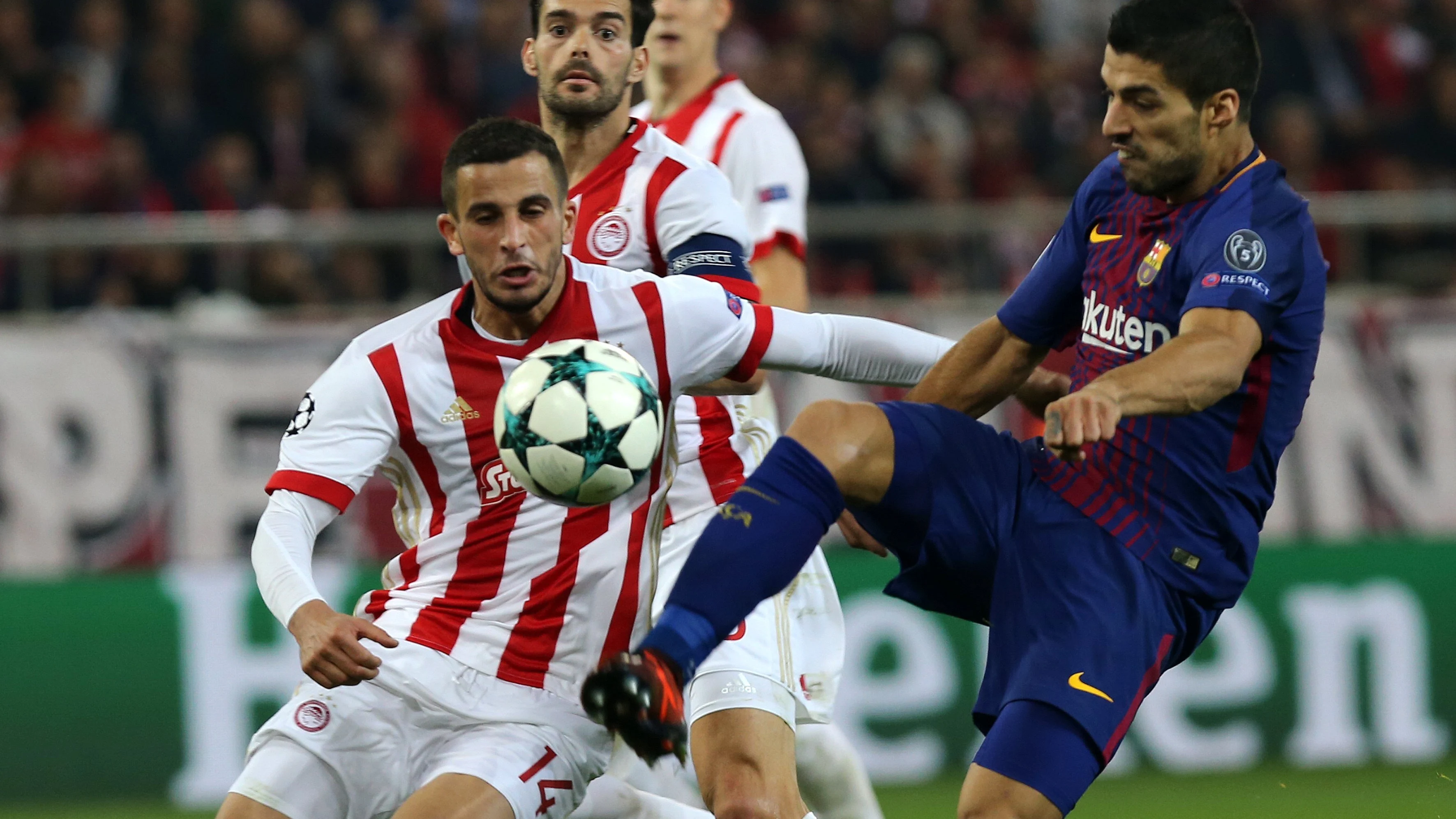 Luis Suárez, en acción ante Olympiacos