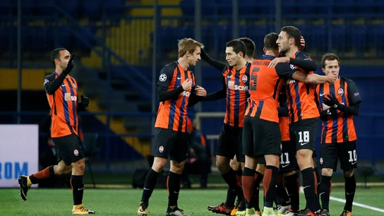 Los jugadores del Shakhtar celebran uno de los goles contra el Feyenoord Los jugadores del Shakhtar celebran uno de los goles contra el Feyenoord