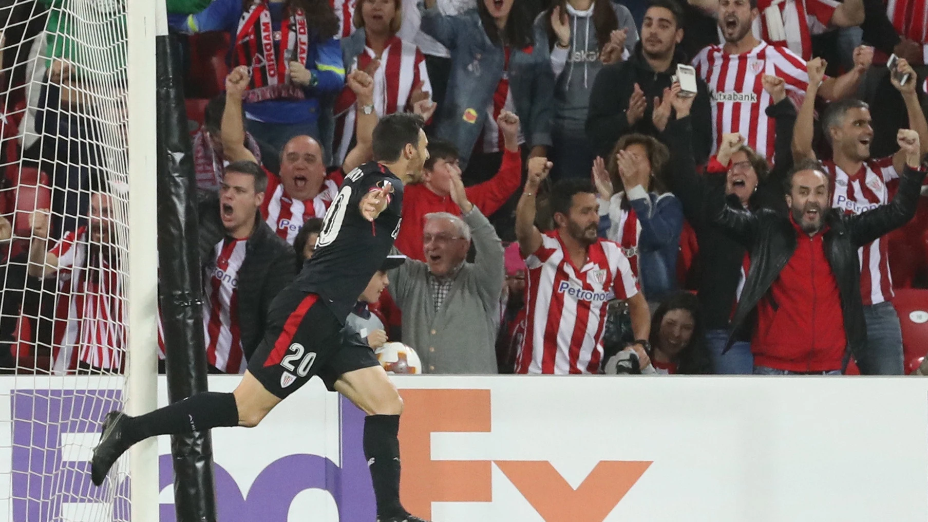 Aduriz celebra su gol contra el Ostersunds