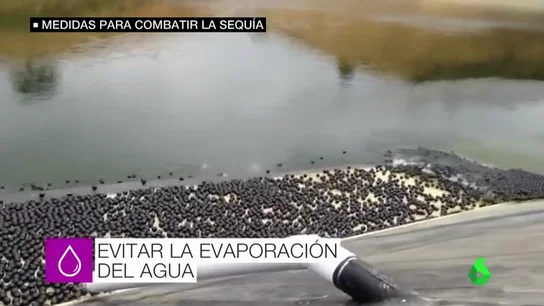 Bolas negras para evitar la evaporación del agua, California sequia