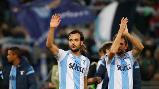 Los jugadores de la Lazio celebran su pase a dieciseisavos
