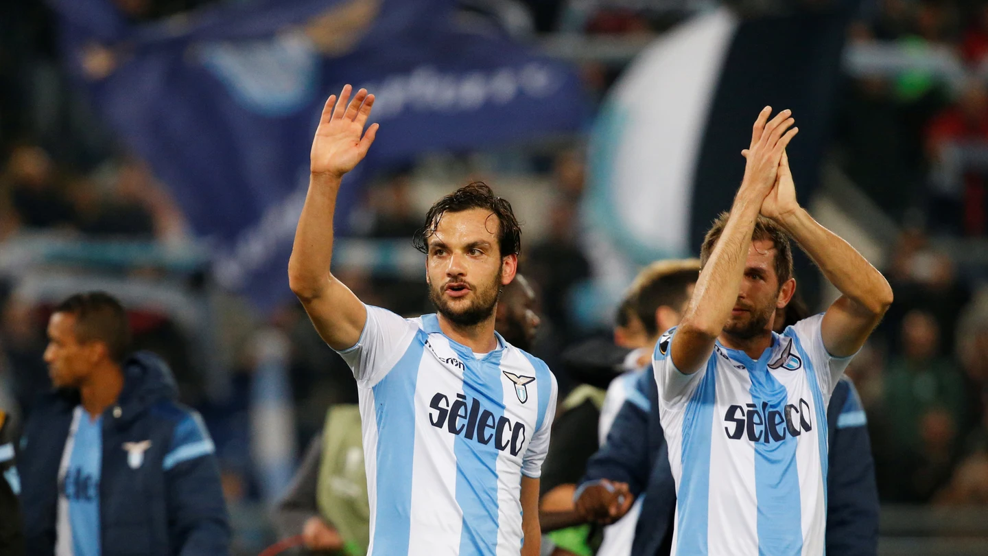 Los jugadores de la Lazio celebran su pase a dieciseisavos Los jugadores de la Lazio celebran su pase a dieciseisavos