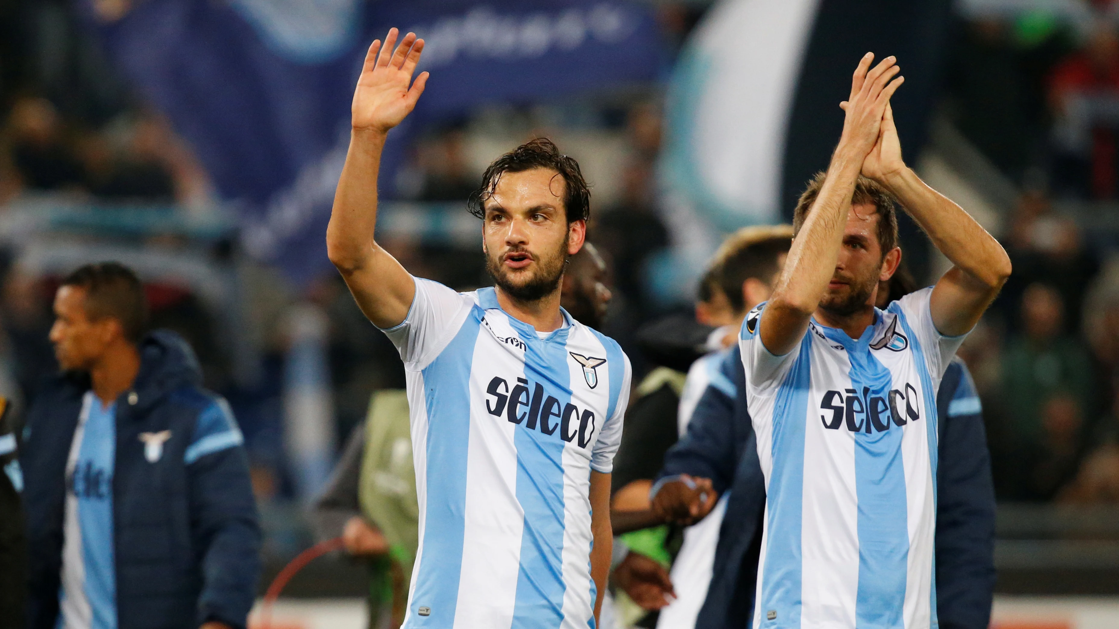 Los jugadores de la Lazio celebran su pase a dieciseisavos