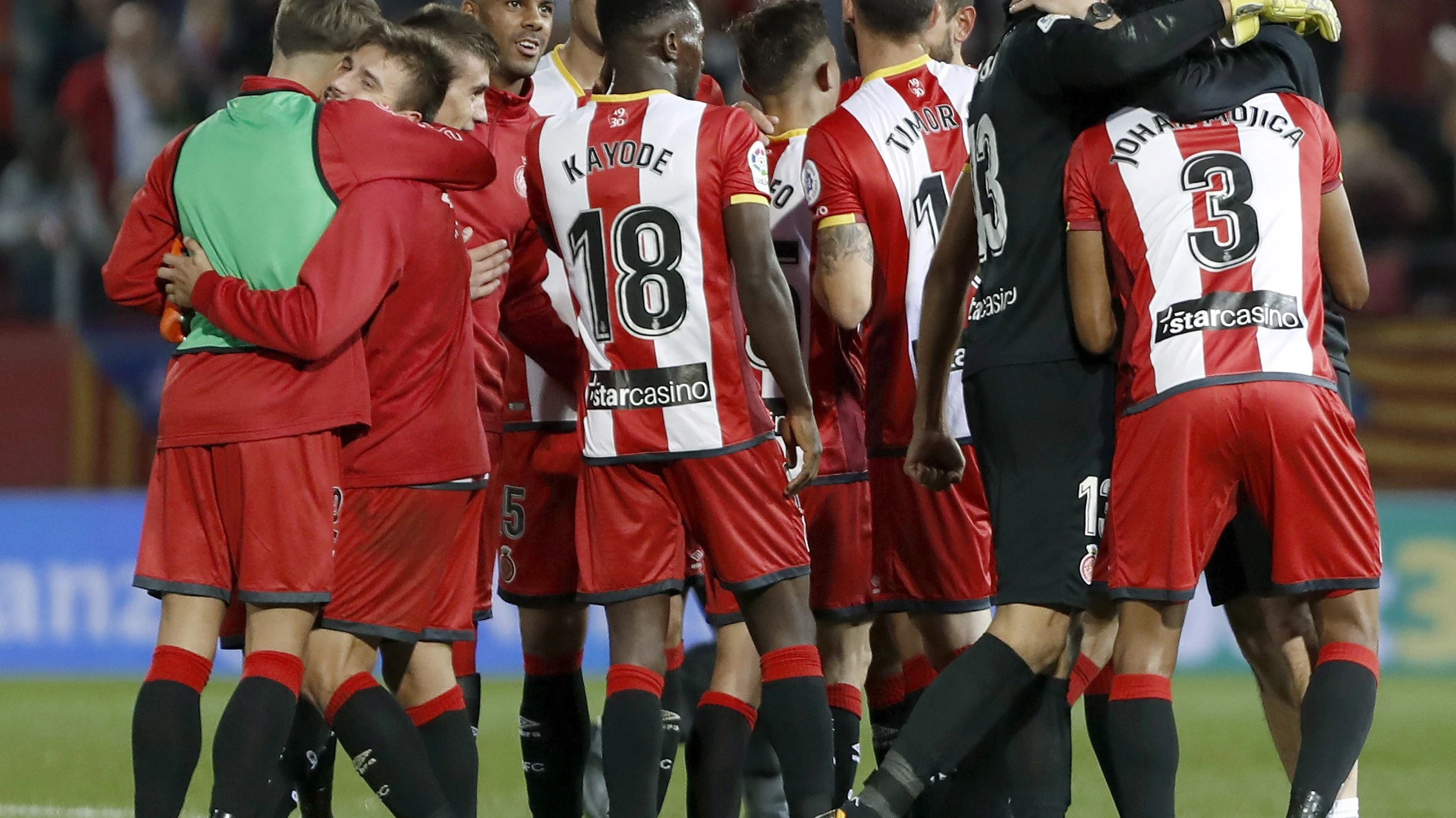 Los jugadores del Girona celebran una victoria