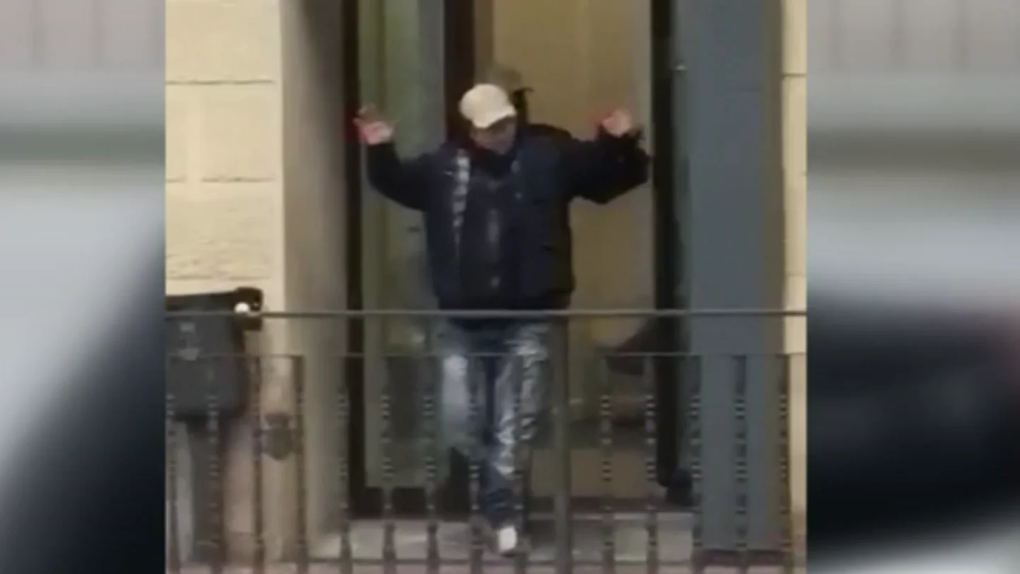 Uno de los atracadores del banco en Cangas de Onís Uno de los atracadores del banco en Cangas de Onís