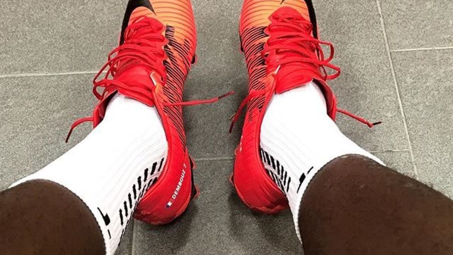 Dembel&eacute; se calza las botas de f&uacute;tbol por primera vez tras su lesi&oacute;n