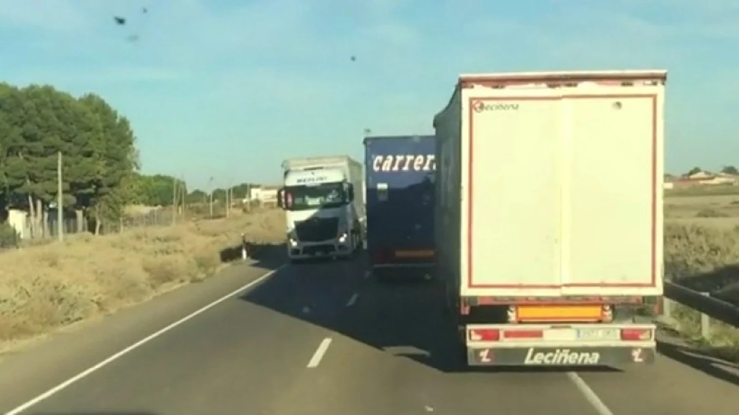 Adelantamiento temerario de un camión Adelantamiento temerario de un camión