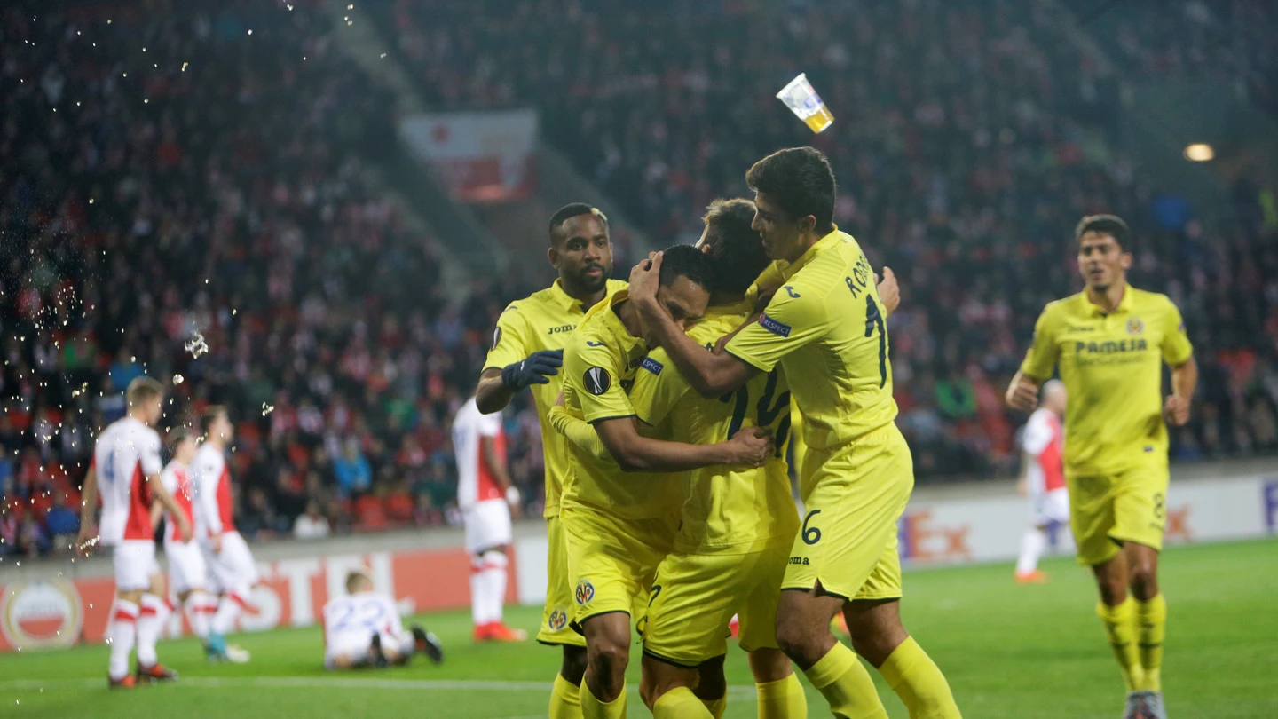 Los jugadores del Villarreal celebran el 0-1 ante el Slavia de Praga Los jugadores del Villarreal celebran el 0-1 ante el Slavia de Praga