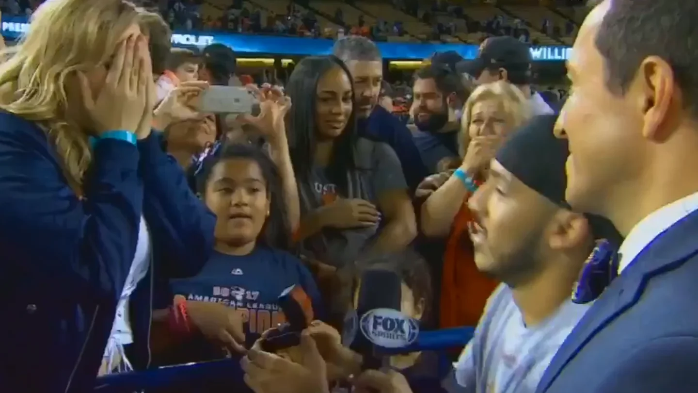 Carlos Correa le pide matrimonio a su novia Carlos Correa le pide matrimonio a su novia