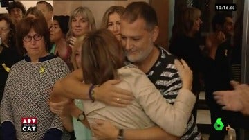 Carme Forcadell recibida a su llegada al Parlament