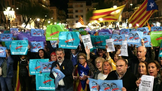 Concentraciones en Cataluña para exigir la libertad de los exconsellers presos Concentraciones en Cataluña para exigir la libertad de los exconsellers presos
