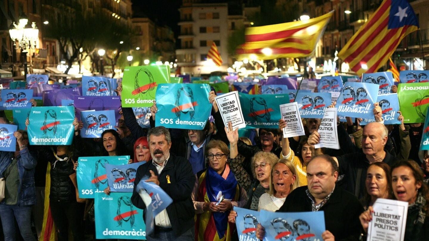 Concentraciones en Catalu&ntilde;a para exigir la libertad de los exconsellers presos