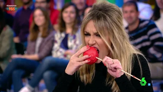 Anna Simon comiendo Anna Simon comiendo