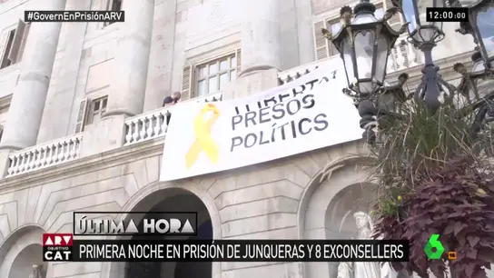 Pancarta en el Ayuntamiento de Barcelona pidiendo la liberación de los presos políticos Pancarta en el Ayuntamiento de Barcelona pidiendo la liberación de los presos políticos