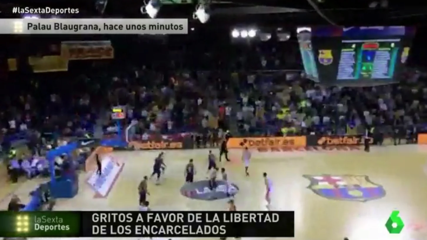 Gritos de 'libertad' en el Palau a favor de los encarcelados Gritos de 'libertad' en el Palau a favor de los encarcelados