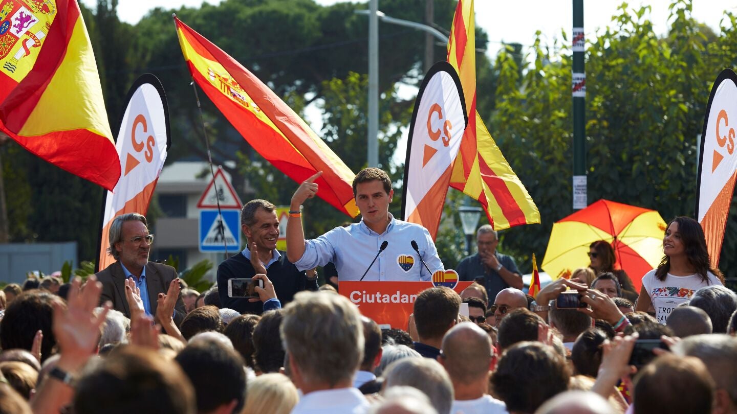 El presidente de Ciudadanos, Albert Rivera, junto a la l&iacute;der de la oposici&oacute;n en Catalu&ntilde;a, In&eacute;s Arrimadas