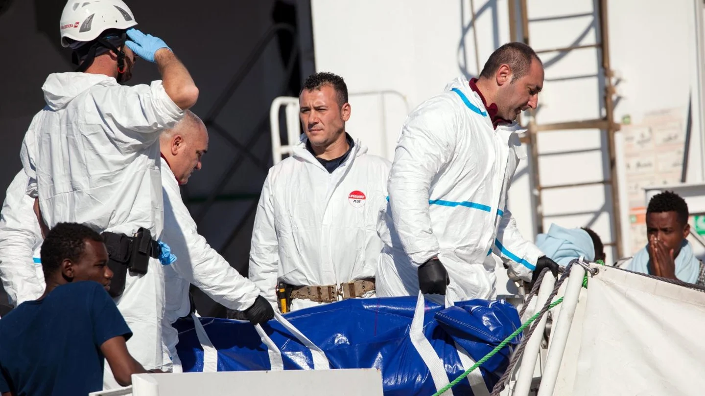 La guardia costera italiana durante un rescate en las costas de Libia. La guardia costera italiana durante un rescate en las costas de Libia.