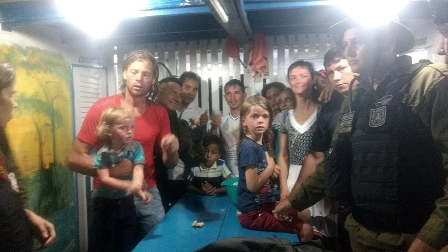 Familia estadounidense rescatada en la Amazonia Familia estadounidense rescatada en la Amazonia