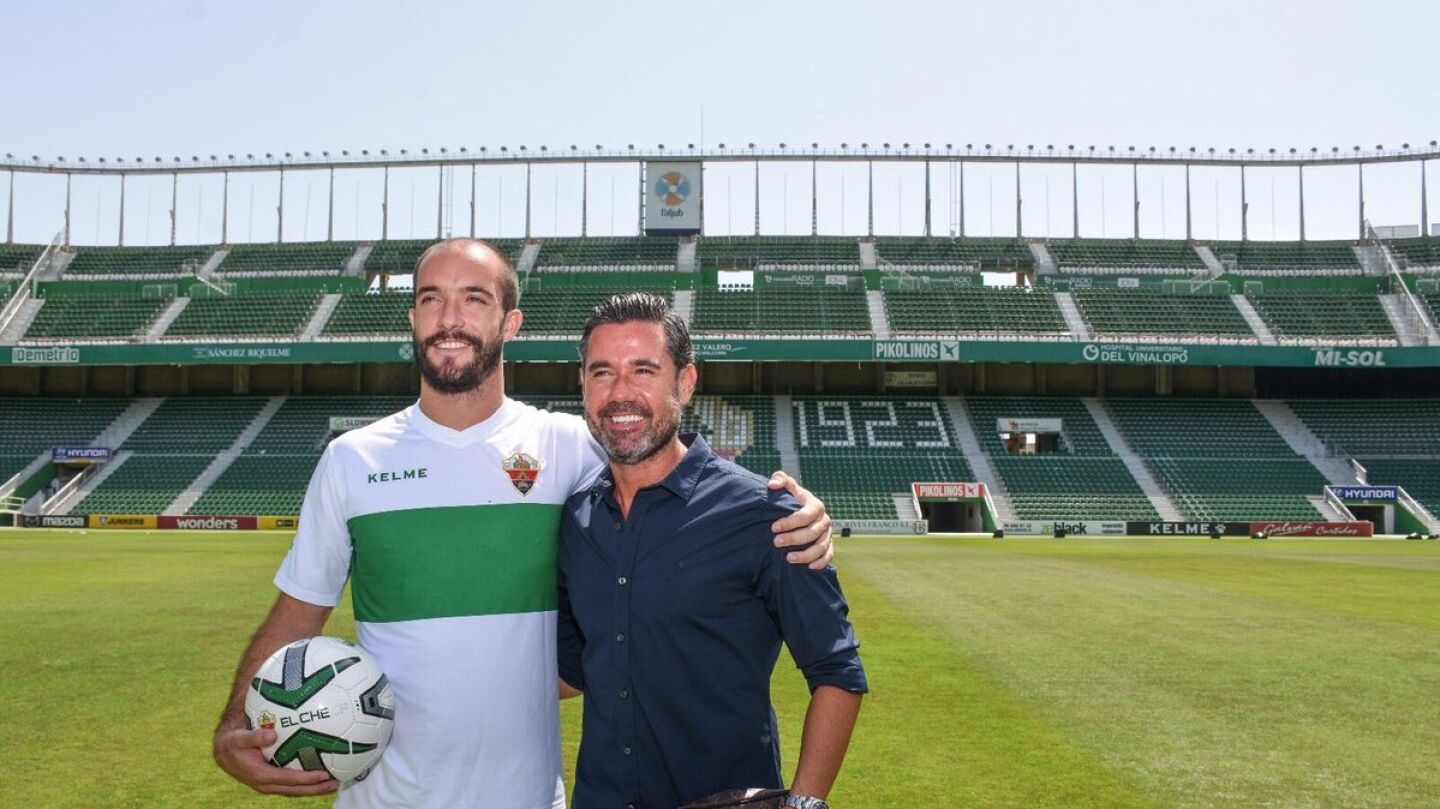 Rom&aacute;n Golobart en su presentaci&oacute;n con el Elche