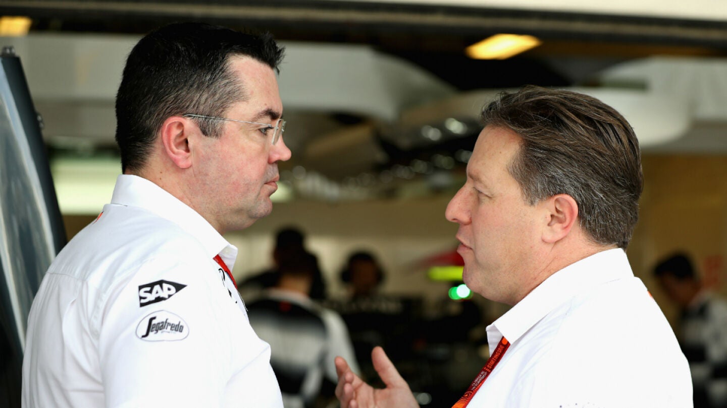 Eric Boullier, con Zak Brown